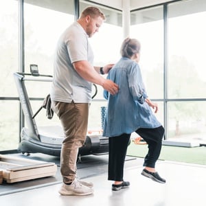Patient with Parkinson’s disease practicing gait and balance training with a physical therapist during neurological rehabilitation.